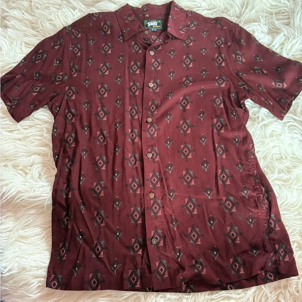 Pull&Bear Maroon Aztec Geometric Print Short Sleeve Button-Down Shirt Medium - Picture 1 of 5